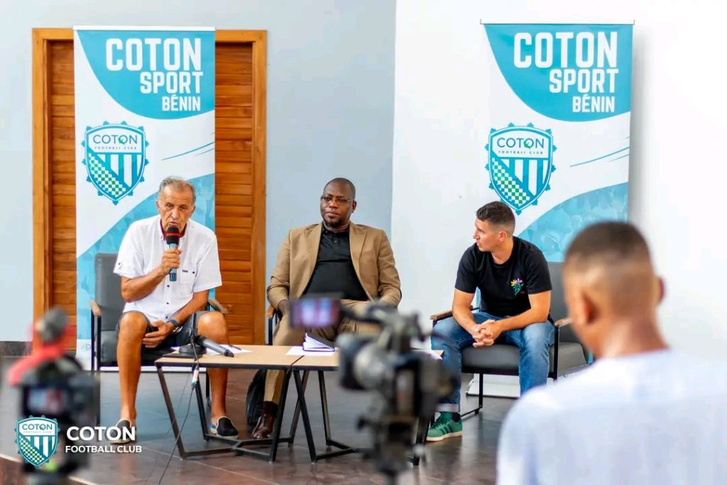 Conférence de Presse Coton Sport Bénin : le coach Victor Zvunka et le DG Sosthène Sèflimi à bâton rompu face aux médias
