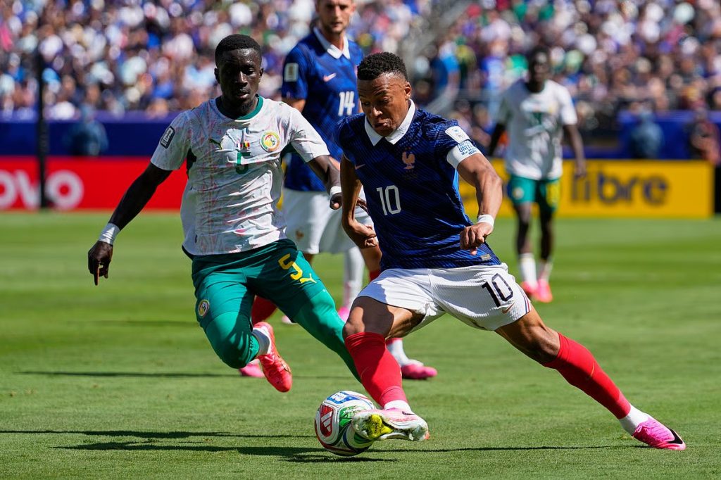 Mondial 2026: La France assume son statut